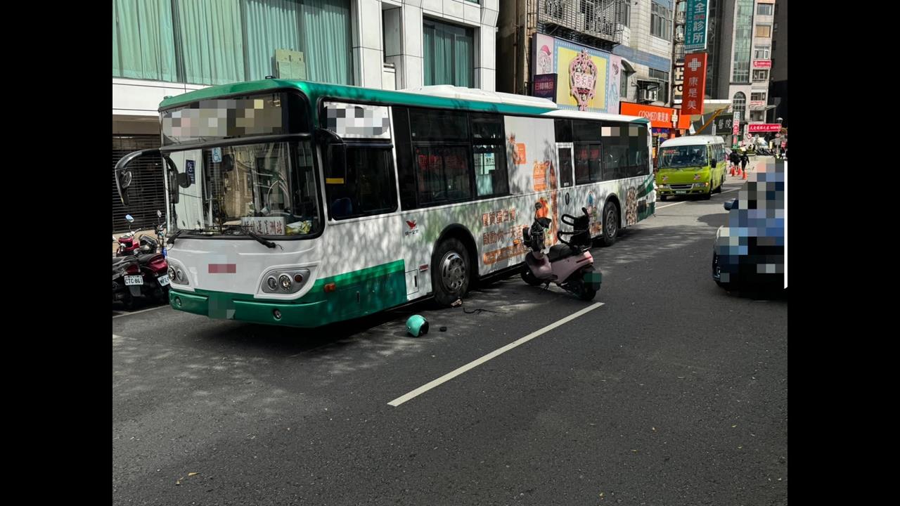 閃避公車遭撞倒險遭輾過　騎士丈夫盼提供畫面還原真相