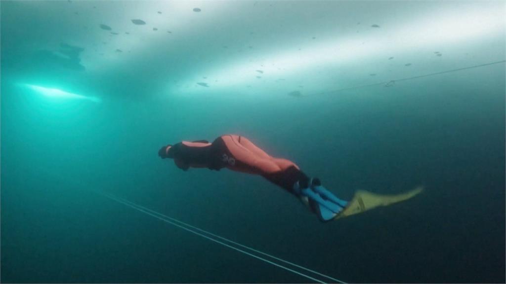 「冰河浮潛」世界紀錄被打破！　極限運動員卡弗拉2天內再奪回