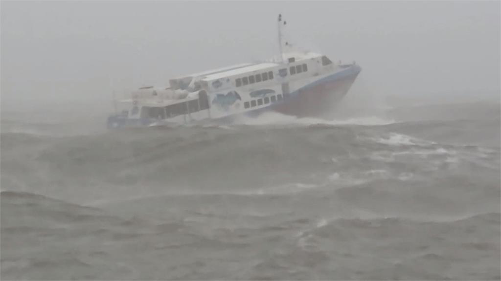 超晃！東琉線「海盜船」再現　遊客下船腿軟癱坐