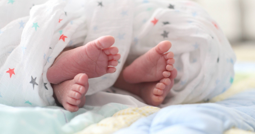 全球僅20例！雙胞胎DNA檢測「同母不同父」　專家驚呼：像中樂透