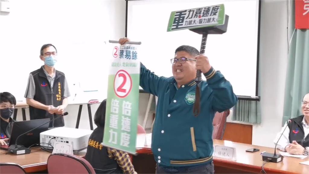 澎湖無黨籍候選人邀藍綠來辯論　屏東抽籤候選人自備道具吸睛