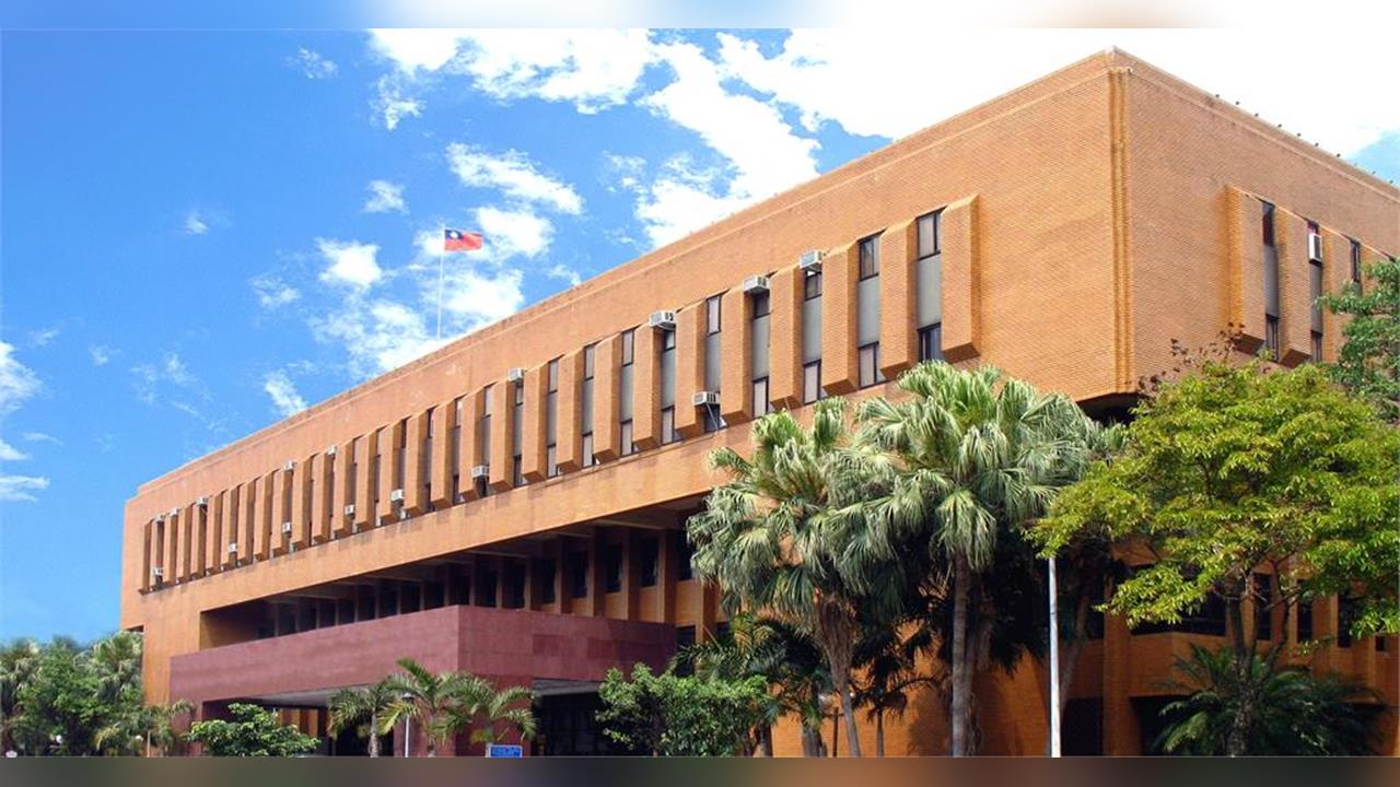 科技董座狂戰人妻她喊:「床都是…」!震碎三觀對話「丈夫開告」他庭上這樣解釋