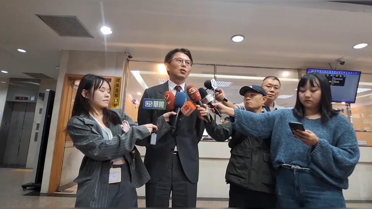 快新聞/黃國昌出庭!民眾黨走讀活動釀8警傷 否認勒警辯「手放肩膀」