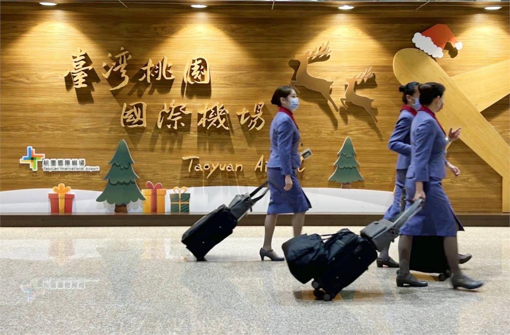 實踐資源循環理念 桃機打造永續耶誕樹！舞蹈、音樂相伴 與旅客共度溫馨佳節