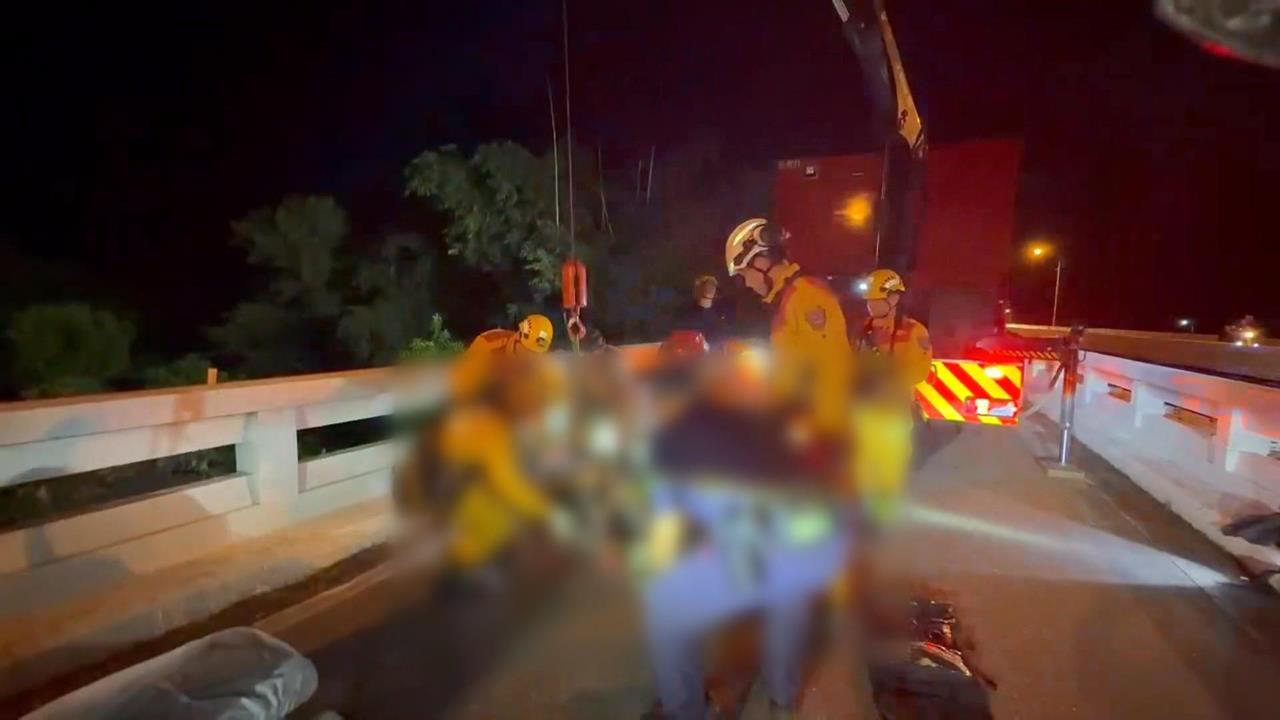 喝茫了!妻載醉酒丈夫返家 男子突開車墜6米深橋下