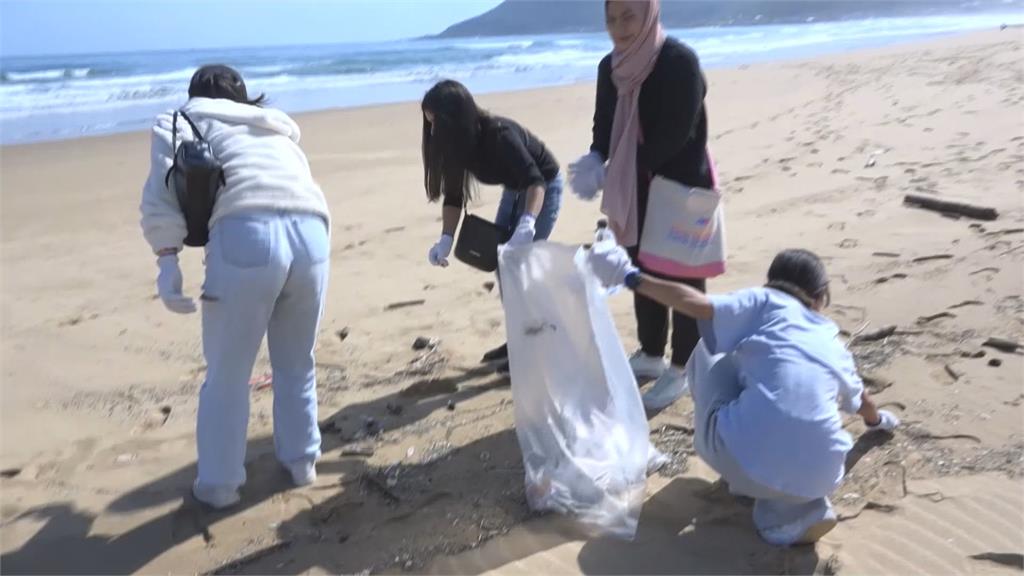 海洋垃圾80%來自陸地 台澳師生參與撿海廢行動