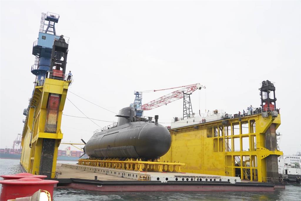 快新聞／遭網媒質疑「海鯤軍艦左艦艏變形」　台船澄清：是聲納元件凸起