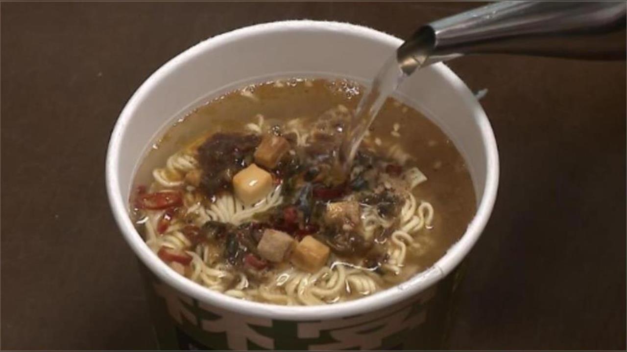 天冷愛喝熱湯小心「水腫陷阱」　營養師授4大排水妙招還你清爽好氣色！