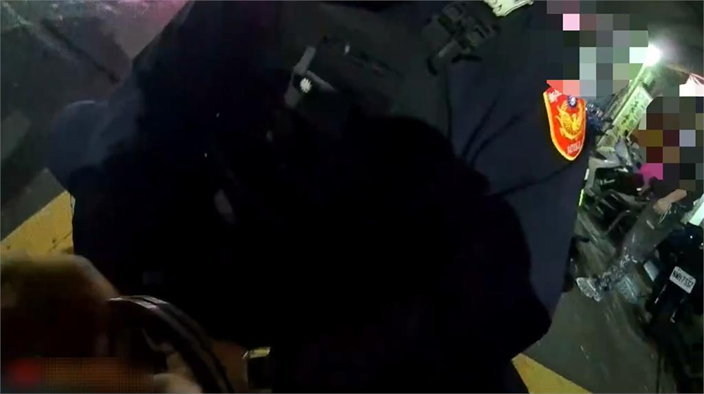 悚！蘆洲吸毒男深夜「持刀咆哮」　警方獲報到場逮捕送辦