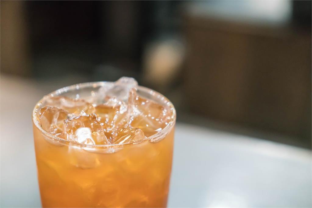 每天一瓶害你禿!專家點名2飲品「加速掉髮」 想多留頭髮別貪喝