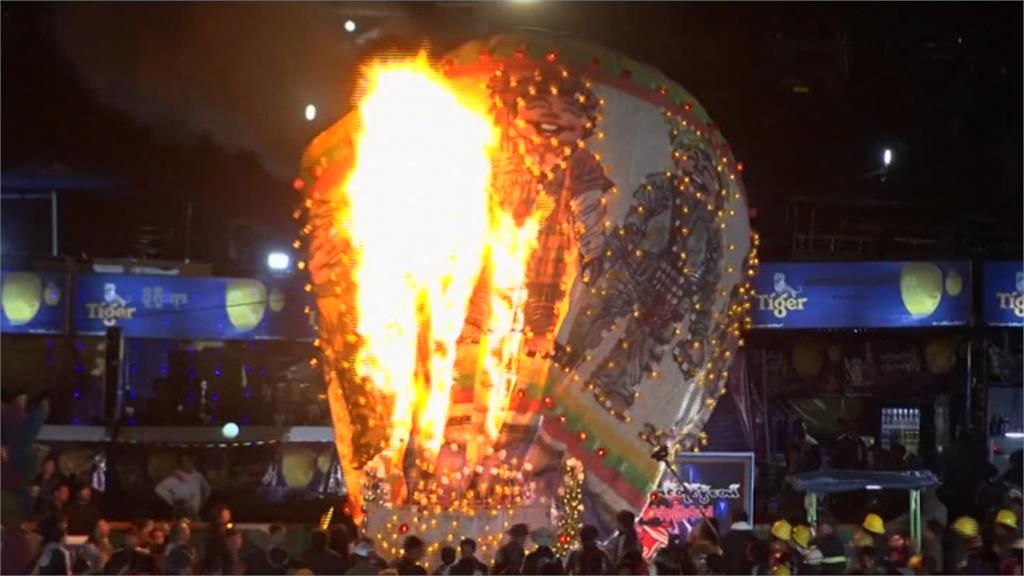 緬甸熱氣球起火 民眾驚聲尖叫竄逃
