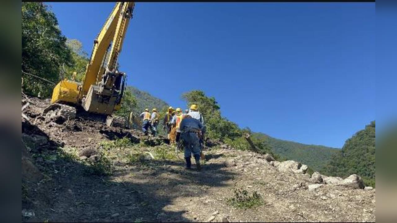 颱風斷路不斷情　台電人徒步守護山村的光明　今日下午三點利稻、霧鹿村已復電