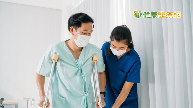 行動不便、無法行走　機械式助行器你用對了嗎？