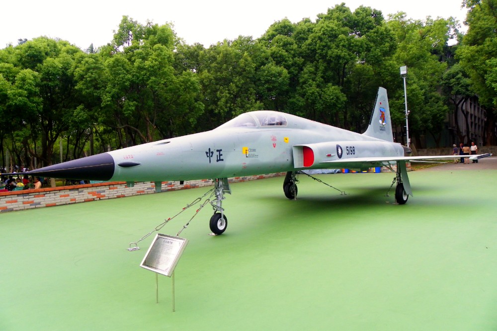 老戰機重生、運輸機落地：全球只有台灣做得到