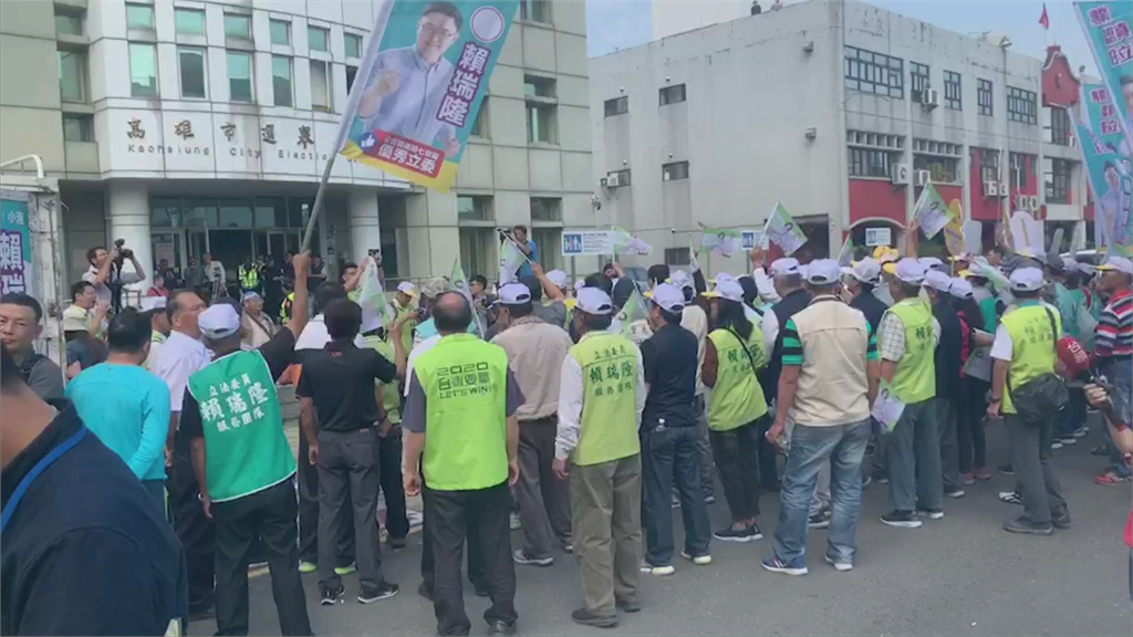 快新聞／高雄市藍綠立委登記強碰  選委會前比大聲