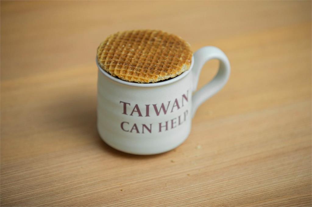 快新聞／荷蘭焦糖煎餅正夯！ 蔡英文Po「內行吃法」推薦紀維德：帶些台灣茶回荷蘭配！