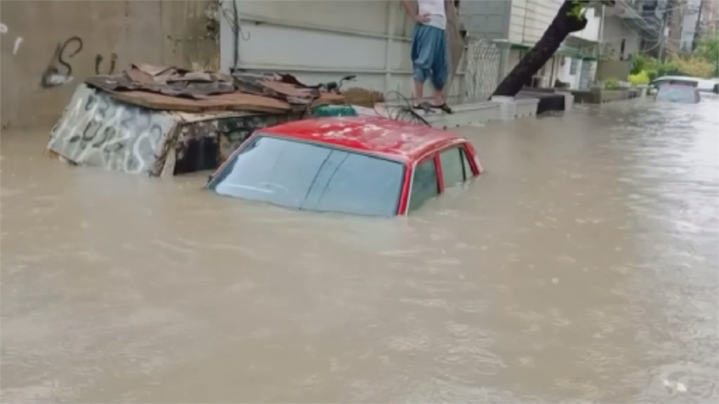 南亞雨季 印洪水困村民.巴國5天已90死