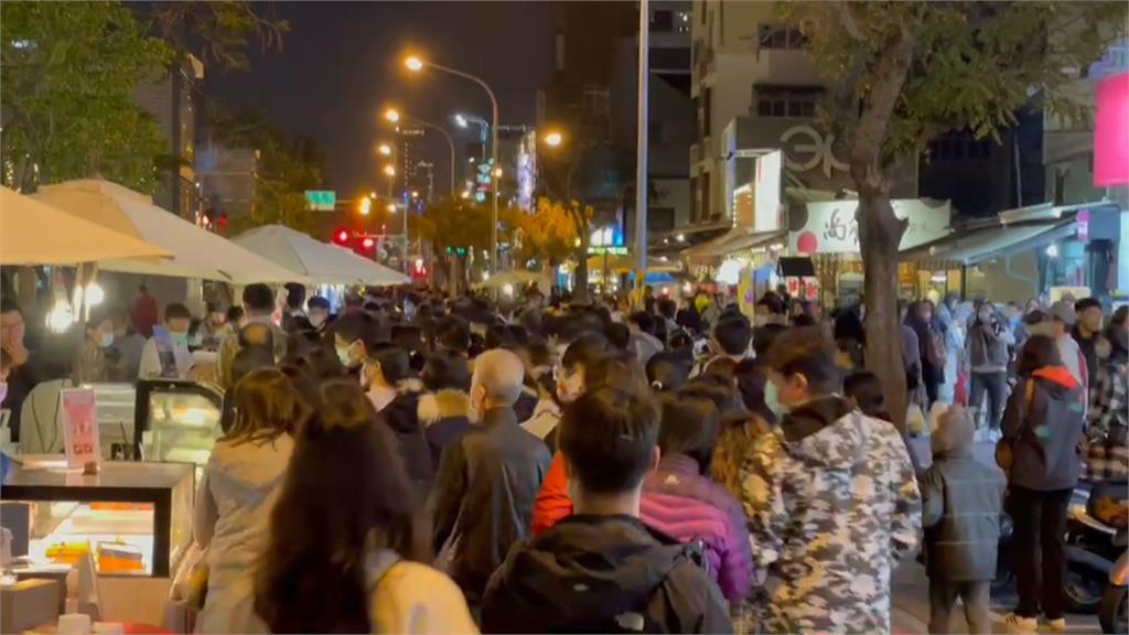 台南甜點節「逆時中」被罵翻大批民眾湧入市府急喊卡加開罰