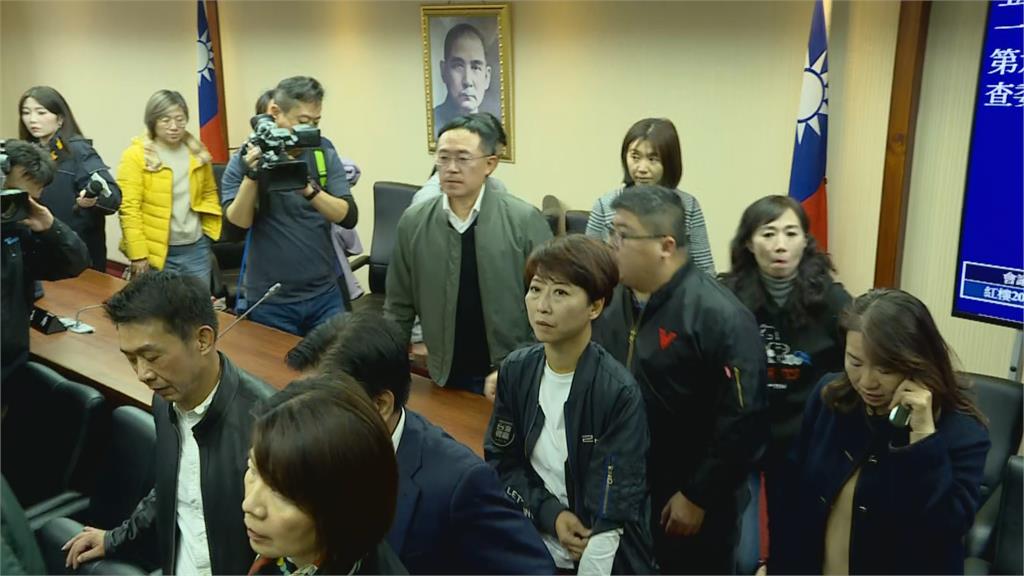 快新聞／國民黨硬闖選罷法1分鐘出委員會　綠委氣炸：會議無效！比張慶忠更可惡