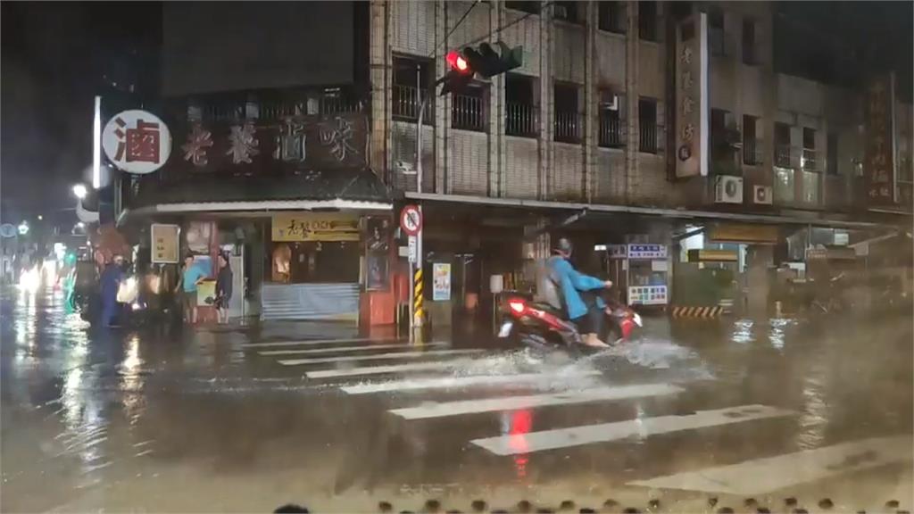 雨彈狂炸！宜蘭深夜大豪雨特報多處淹水