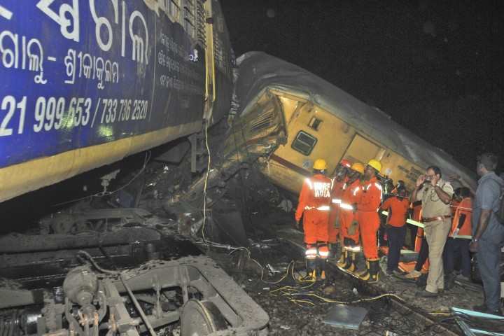 印度再傳重大火車對撞事故　至少10死27傷