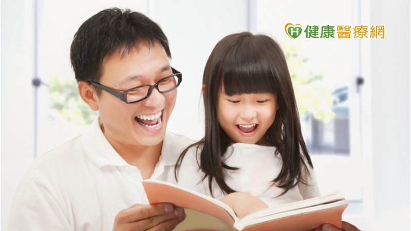 親子共讀為何重要？　國健署告訴你各階段閱讀重點