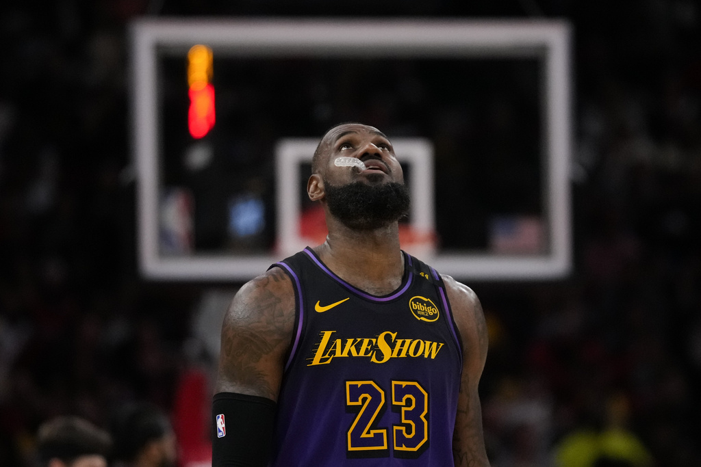 NBA(影)／詹皇最後一刻功虧一簣　被火箭當家後衛偷走勝利