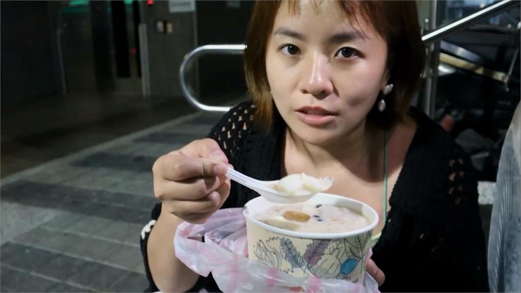 內行人排隊美食！北投市場豆花入口即化　她一吃驚：難怪排那麼多人