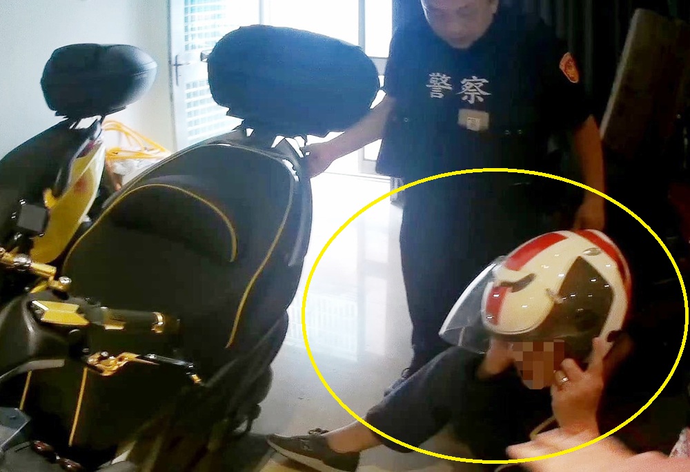 300公斤重機壓身腳踝骨折　桃園男困客廳哀嚎警即刻救援