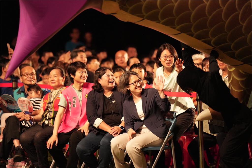 蕭美琴親自力挺紙風車劇團表演　震後為花蓮民眾打氣