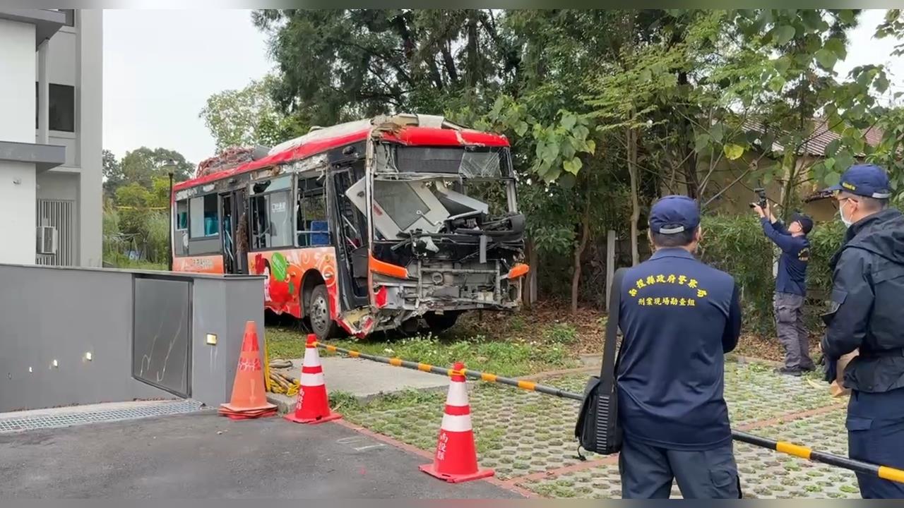 賞櫻變調！杉林溪遊園車墜谷１死７傷　鑑識小組釐清事故