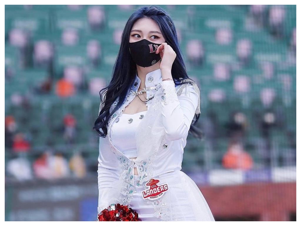 南韓啦啦隊正妹「戴口罩熱舞」仙女級美貌擋不住　網肉搜喊：跪求出道