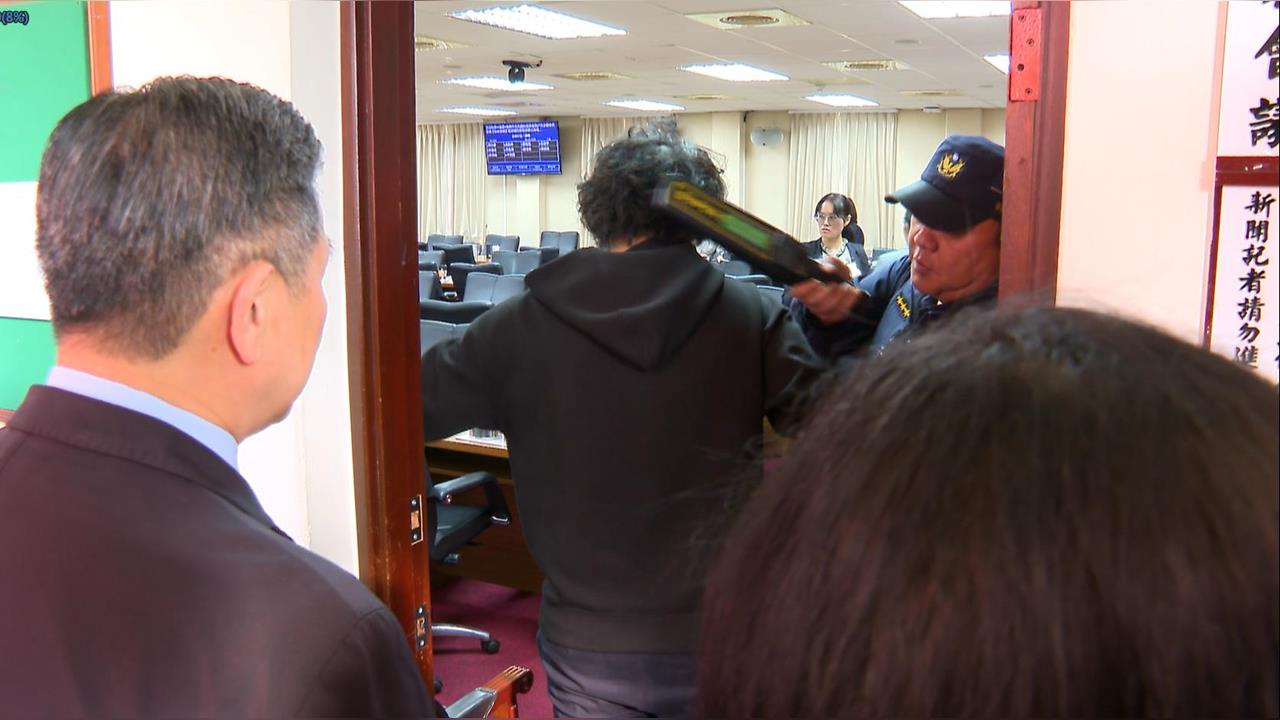 藍白擬自提國防特別條例　顧立雄：有意見可在條例討論