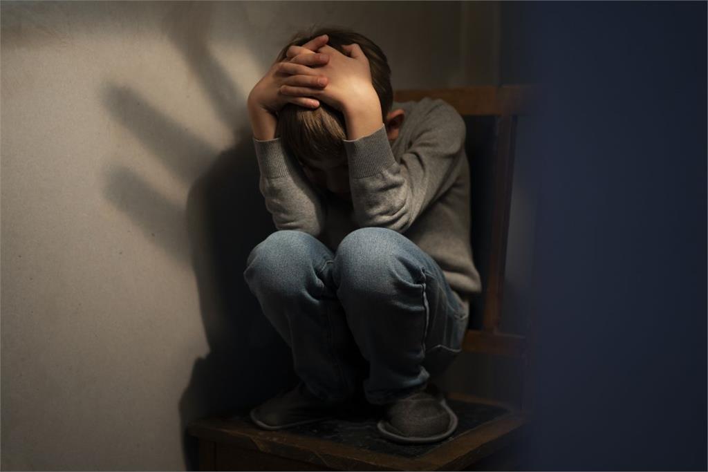 12歲少女考試不及格逃家!短短3個月遭「200男性侵輪姦」
