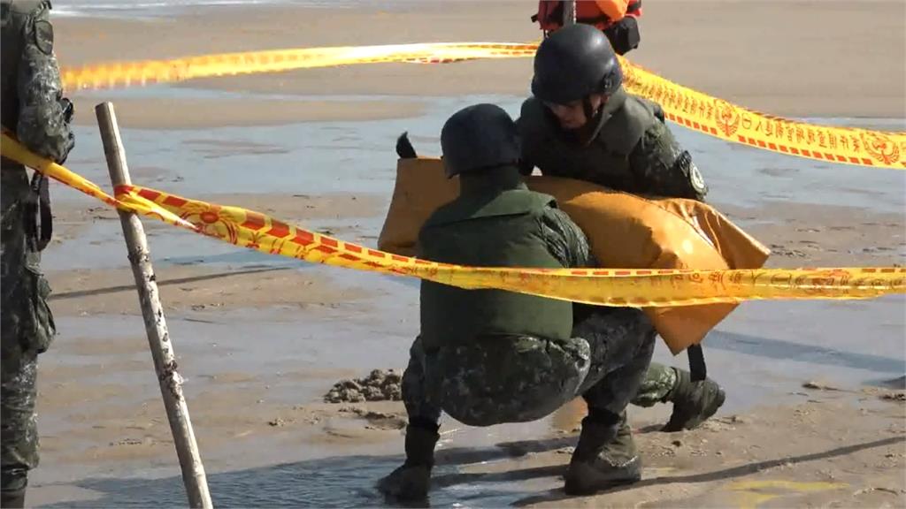金門成功沙灘發現未爆彈 重達百磅無危險性
