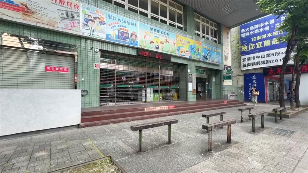 怎麼沒等我！郵務士按電鈴無人回應離開　男不滿竟下樓持刀追砍
