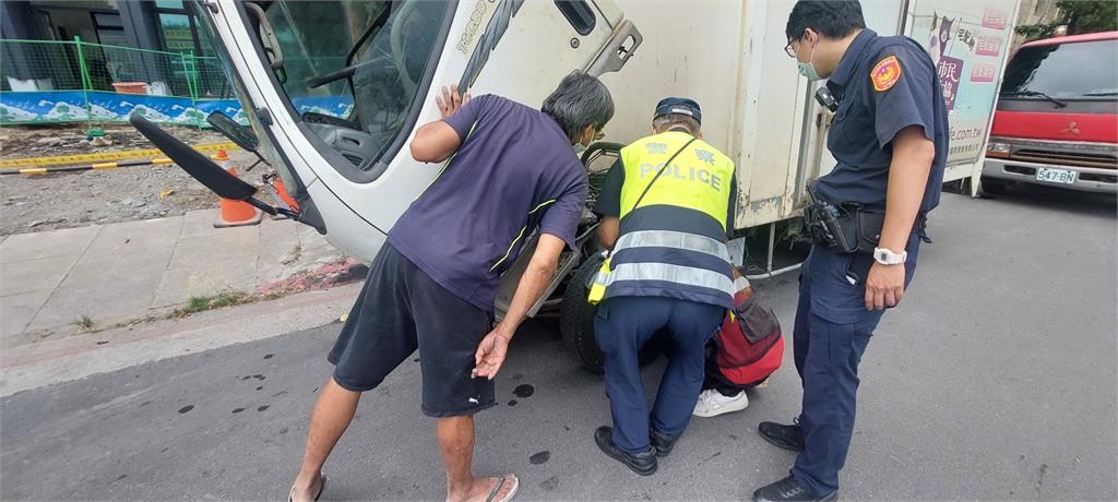 資源回收男開「三牌怪車」！被警攔查恐挨罰吃官