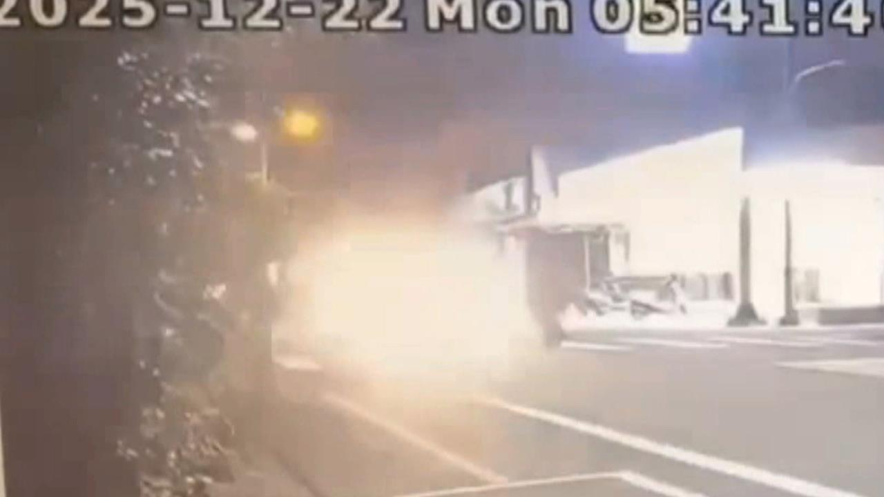 老翁出門晨運遭車高速撞擊彈飛摔地　送醫搶救不治