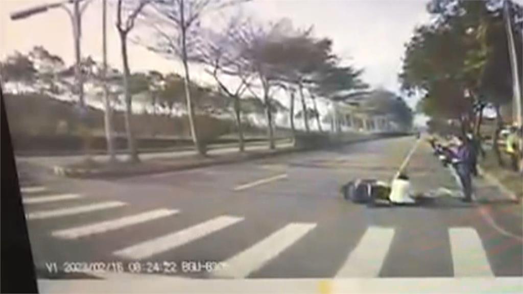 婦人騎車「犁田」全身擦挫傷　２黑狗闖禍「肇事逃逸」