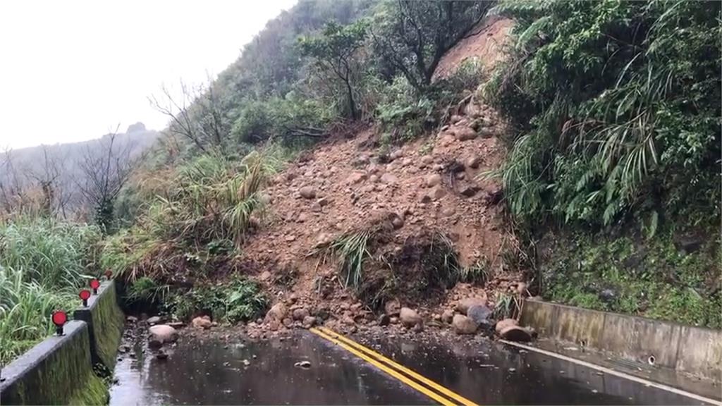 豪雨不斷！雙溪102縣道 上萬噸土石崩落、交通中斷