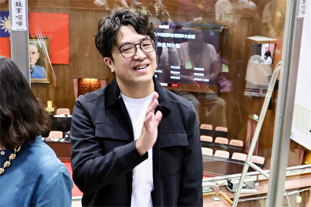 【TPOC聲量調查】沈伯洋換新髮型備戰台北市長？　網聲量暴增15倍 