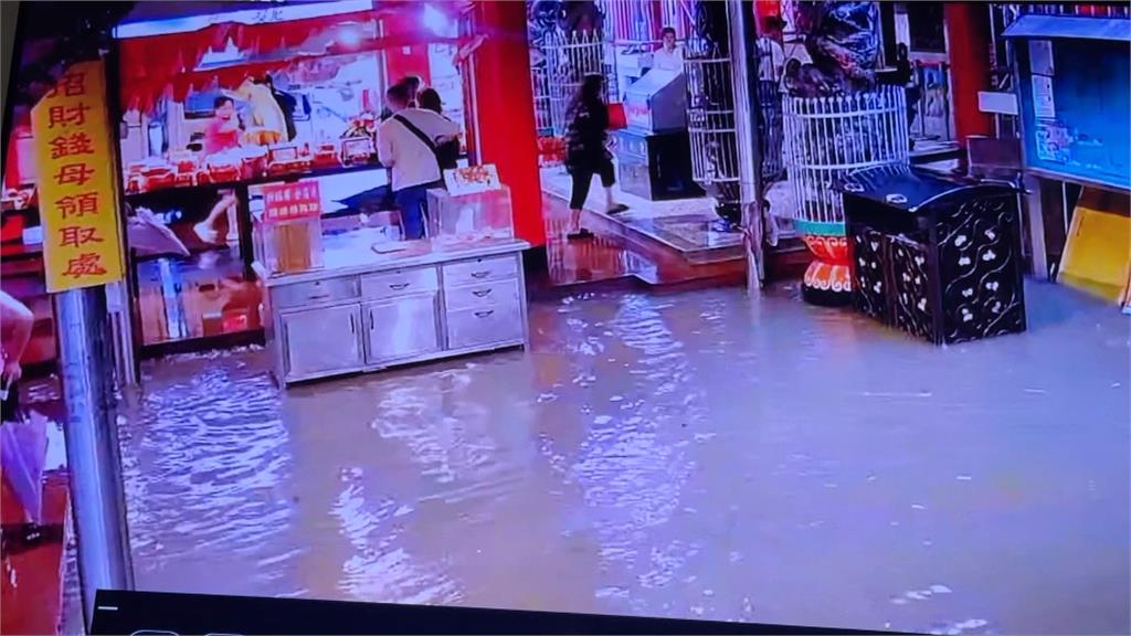 雨彈狂炸南投名間、竹山 連紫南宮也淹水了!
