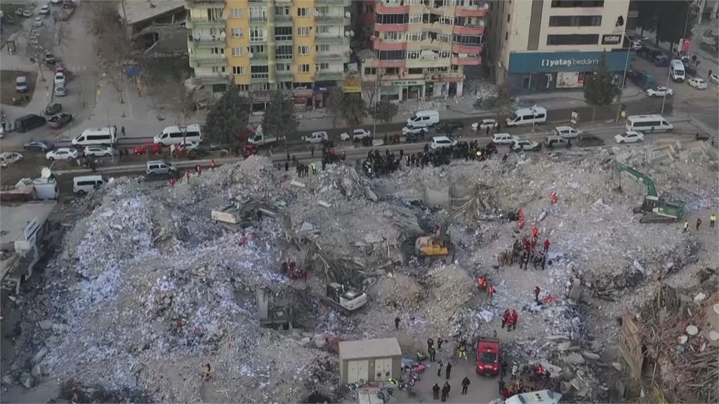 困瓦礫堆下超過200小時　土耳其強震多位民眾奇蹟獲救