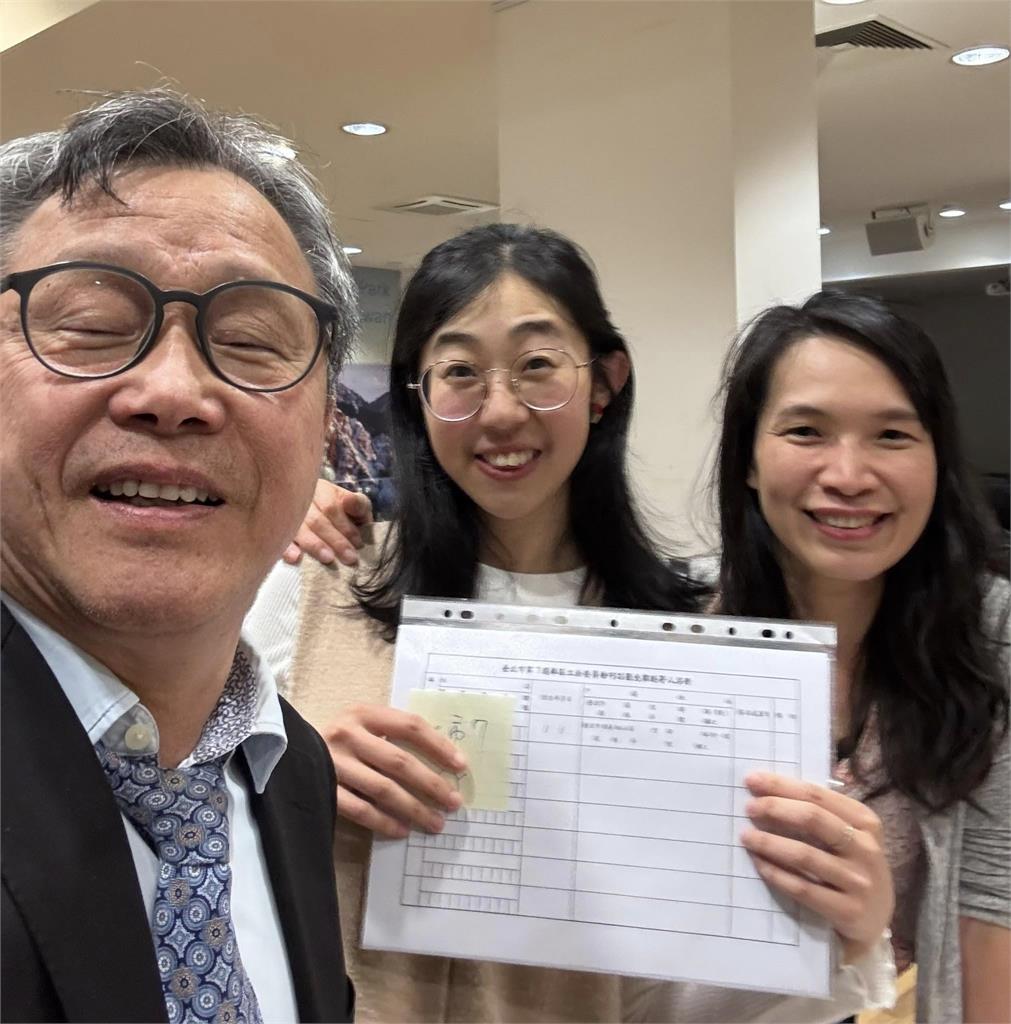 快新聞／謝志偉在柏林連署罷免徐巧芯！　曝太太動作快：她帶2個女兒簽了沒約我