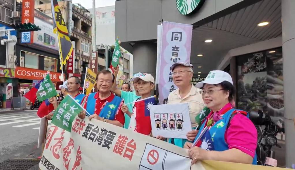 快新聞/傅崐萁是「敗家子」 葉霸老師街頭開轟:不能再讓他敗壞地方