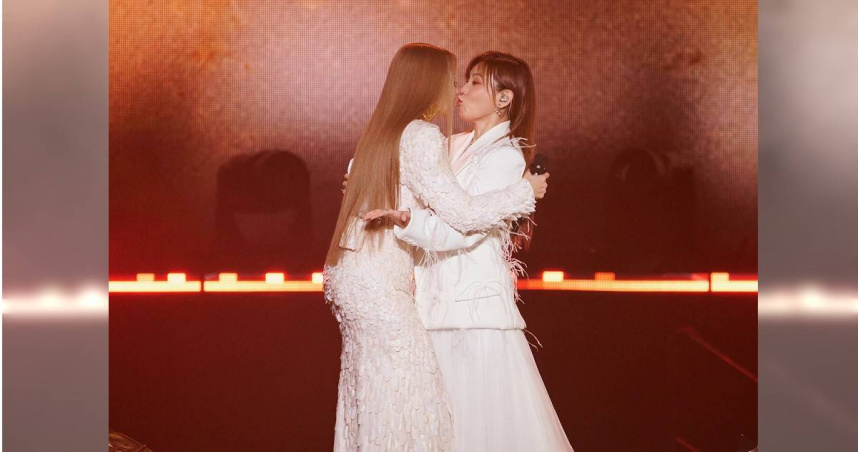 A-Lin獻出女女初吻　狂讚李佳薇被拱「原地結婚」