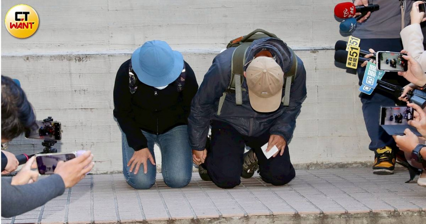張文父母下跪道歉！律師稱「匯錢給孩很正常」　籲別再追殺：他們剛死兒子