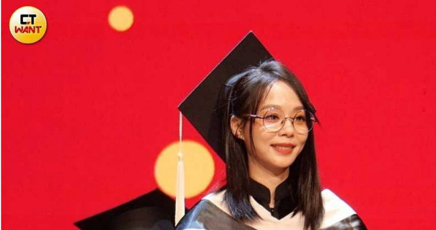 碩士帽沒戴好挨批不尊重　孫淑媚發聲致歉了