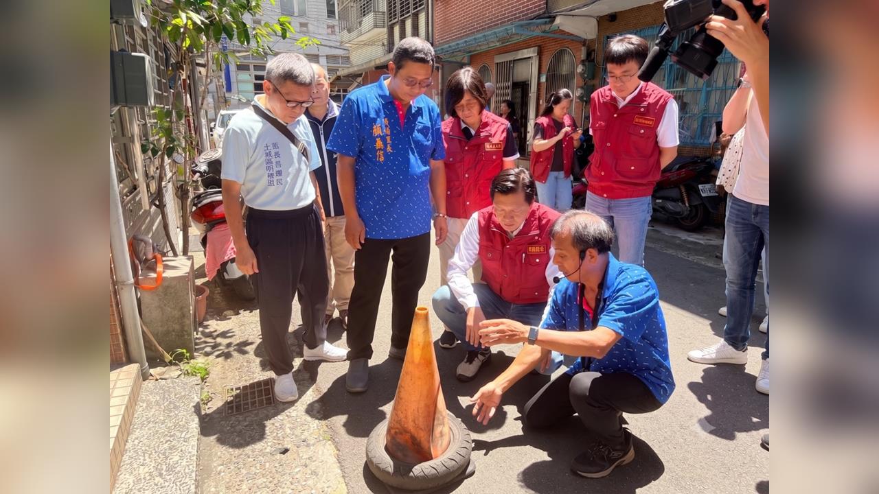 朱惕之副市長赴土城登革熱誓師大會　 深入社區直擊隱藏孳生源　籲巡、倒、清、刷