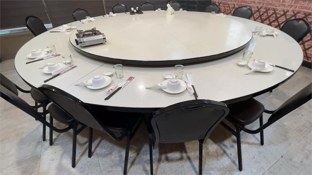 噁！嘉義餐廳吃飯驚見「老鼠共餐」　店家道歉稱：登革熱噴藥跑進來
